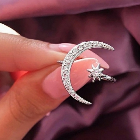 **New*** Silver Crescent Moon & Star Resizeable  Ring - Picture 5 of 8